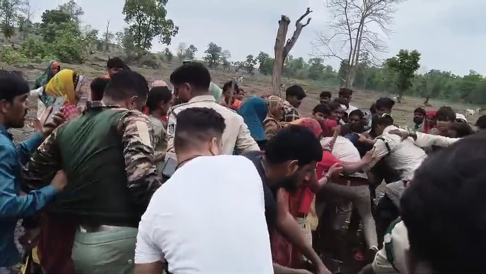 MP: Forest workers who went to stop encroachers were attacked with stones, sticks and axes, ten injured