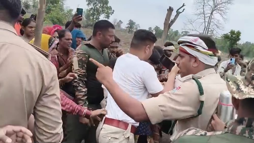MP: Forest workers who went to stop encroachers were attacked with stones, sticks and axes, ten injured