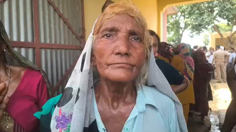 Husband murders wife by slitting her throat with a sharp-edged weapon in Bulandshahr