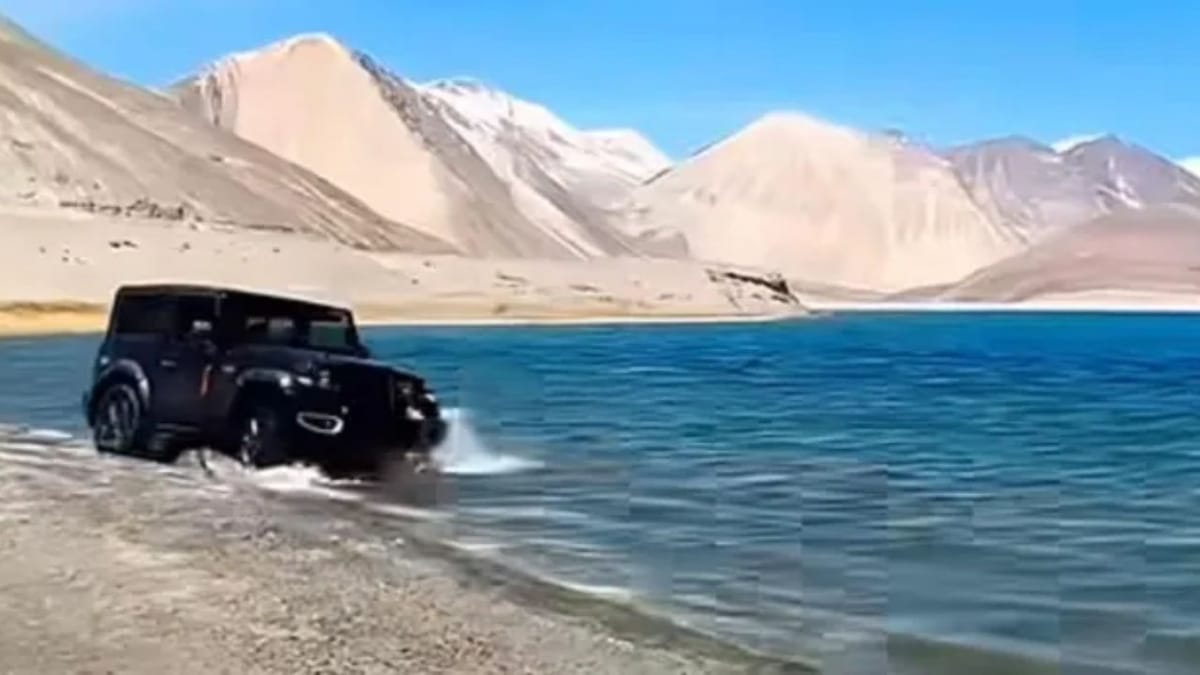 पेंगोंग झील में स्टंट पड़ा भारी: ऑफ-रोडिंग करने वालों पर कार्रवाई, लद्दाख में 4 पर्यटकों पर दो लाख का जुर्माना