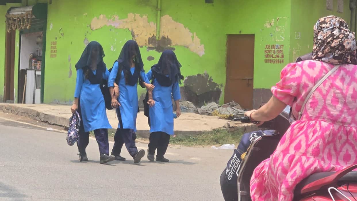 patna DM ordered to close classes up to Grade eight School Timing changed patna bihar news