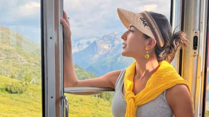 Sara Ali Khan Shares Photos From Switzerland Vacation With her mother amrita singh with Beautiful Caption