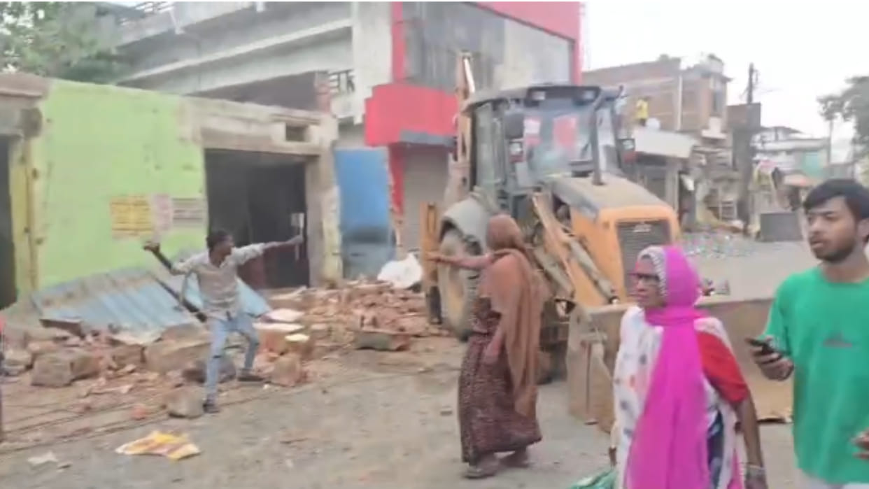 Major accident during anti-encroachment drive in Shahdol: Roof collapses on trader; JCB vandalized in protest.