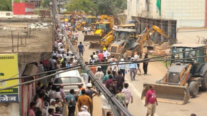 Major accident during anti-encroachment drive in Shahdol: Roof collapses on trader; JCB vandalized in protest.