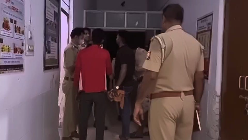 Husband kills wife with an axe in Amroha