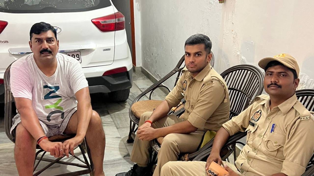 कांग्रेस नेता को किया गया नजरबंद।