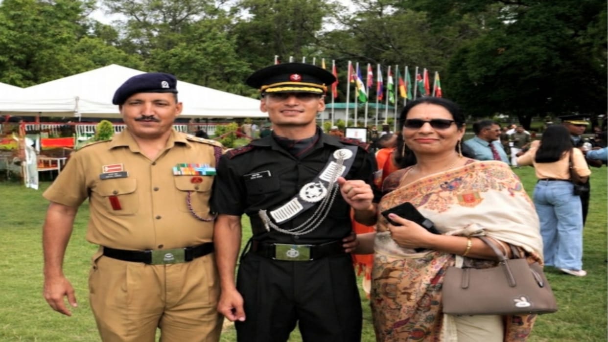 Badal Singh from Sihunta becomes a commissioned officer in the Army