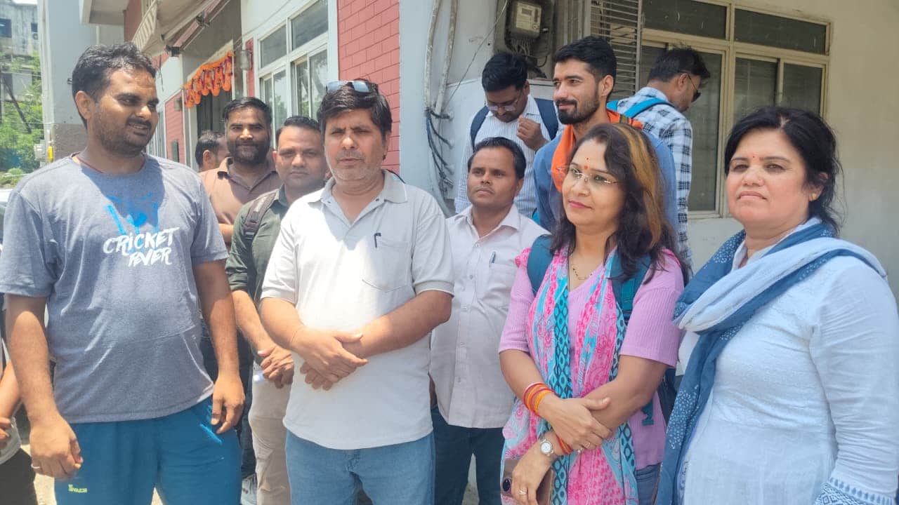 भोपाल पहुंचे वेटिंग टीचर
