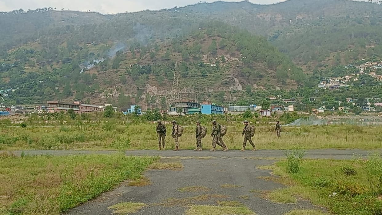 Uttarkashi News 44 Para Commandos Conduct Successful Airdrop at Chinyalisaur Airstrip