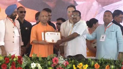 CM Yogi said the SP and Congress care only about Muslims lashed out at Akhilesh Yadav