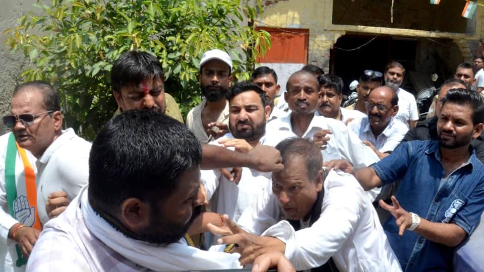 Congress Workers clash in front of National Secretary In Aligarh Video surfaces