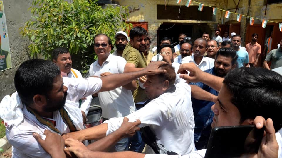 Congress Workers clash in front of National Secretary In Aligarh Video surfaces