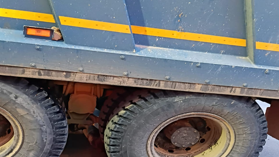 Kanpur Dehat: Dumper running on restricted route runs over dhaba owner; tragic death