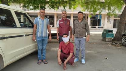 Counterfeit currency making equipment seized from hotel room in faridabad IT engineer arrested