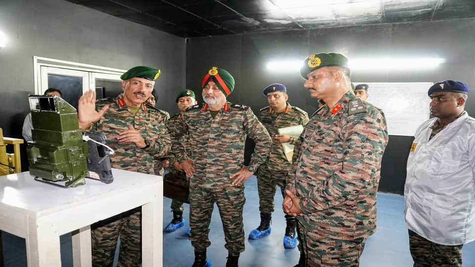 लेफ्टिनेंट जनरल ने किया निरीक्षण
