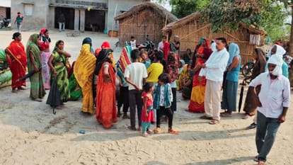 Azamgarh Young man visiting maternal grandparents home drowns in Ghaghara River no trace found even 24 hours