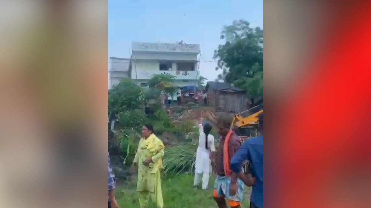 Bihar: Land dispute turns violent in Bettiah; allegations of attacks using bricks, stones, and weapons.