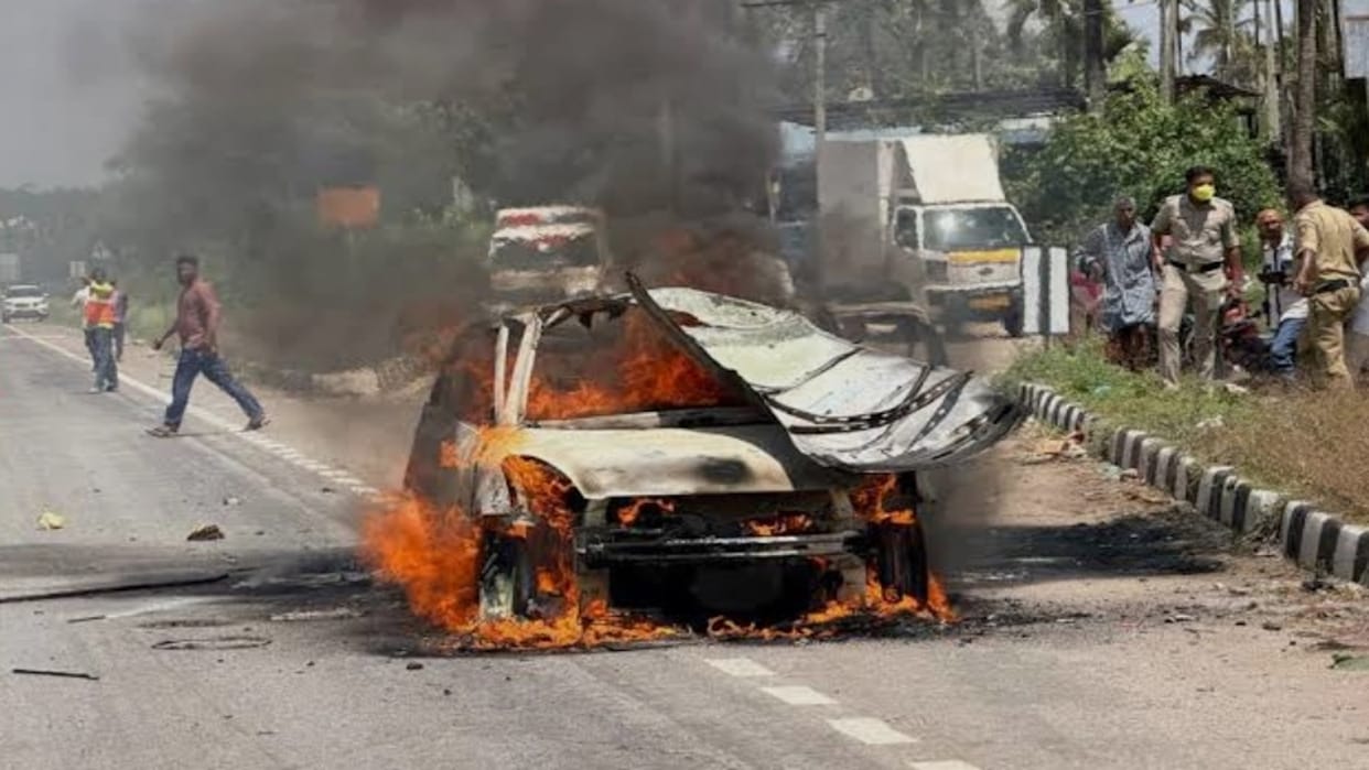 Possessive Lover's Deadly Plan Ends in Bomb Blast; Woman Escapes in Karnataka