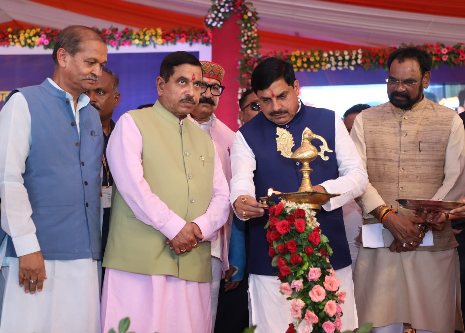 MP received the gift of two 950 MW solar parks worth Rs 2080 crore