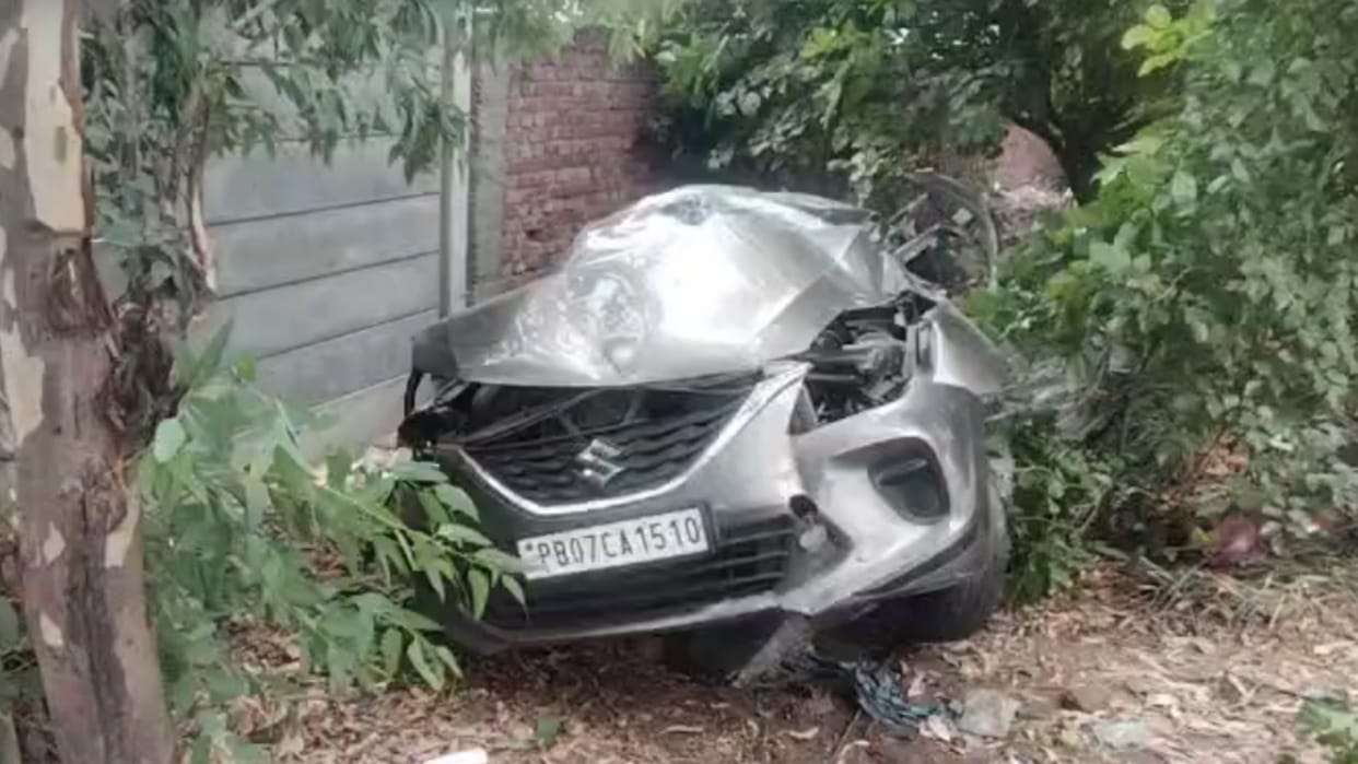 collision between two cars on Bhogpur Road in Jalandhar many injured