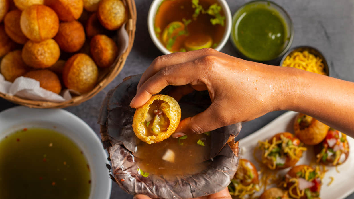 Bihar wedding guests fight for pani puri stall funny video goes viral