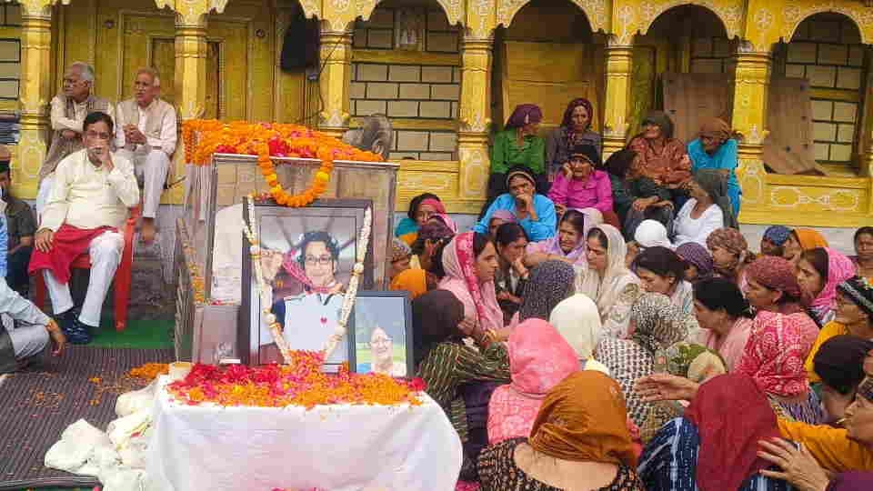 दिवंगत जसपाल राणा की मां का अंतिम संस्कार