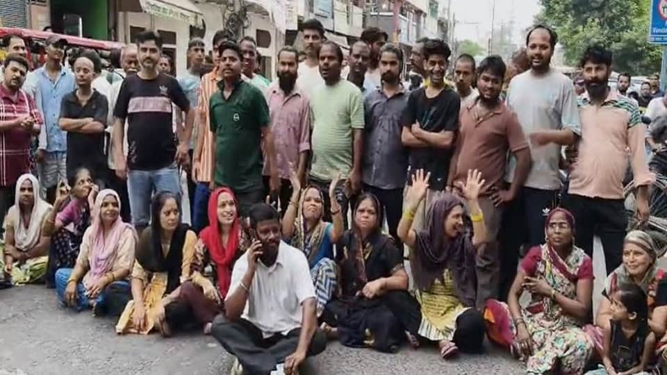 People enraged by the water crisis blocked the road