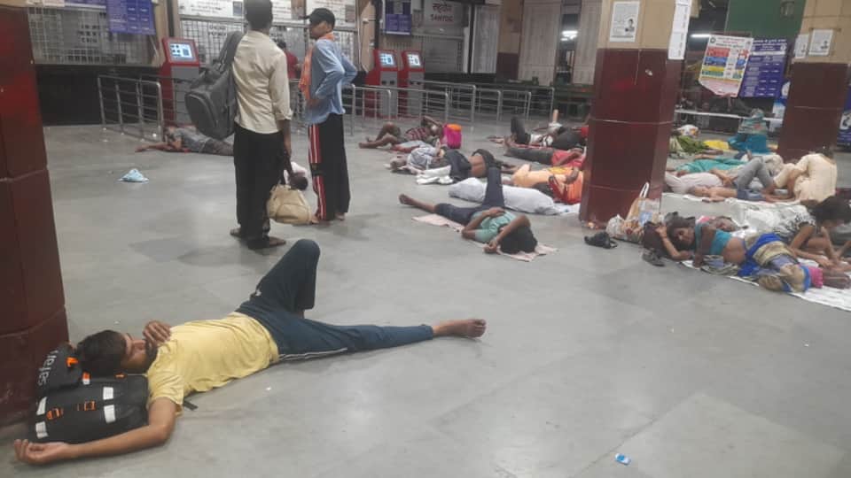 Five Aspirants Faint During UP SI Physical Test in Meerut, Hospitalised After Running Event