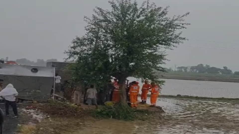 Ambala Race to rescue the child who fell into a borewell continues; poor visibility and rain poses a challenge