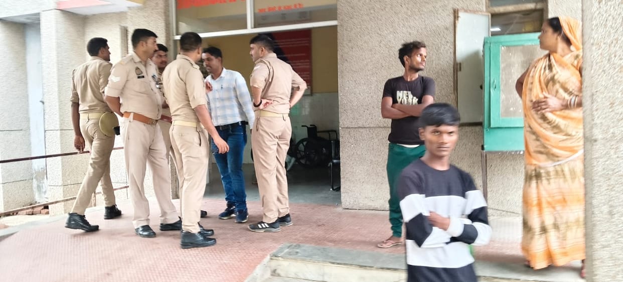 Ambedkarnagar: Body of surveillance cell constable's wife found hanging from fan.