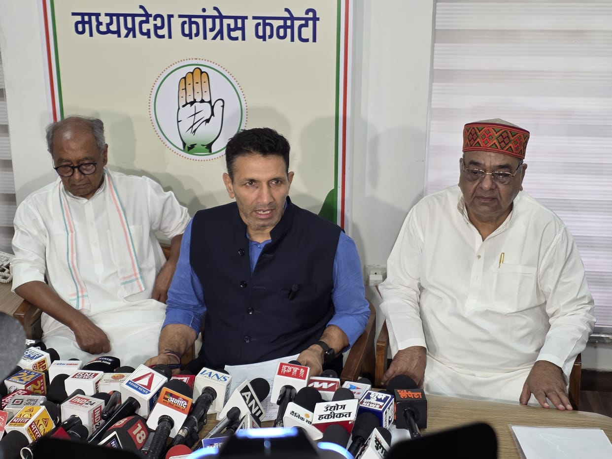 Uproar within Congress over Digvijaya's statement: Leaders protest at PAC meeting; Diggi says they are united