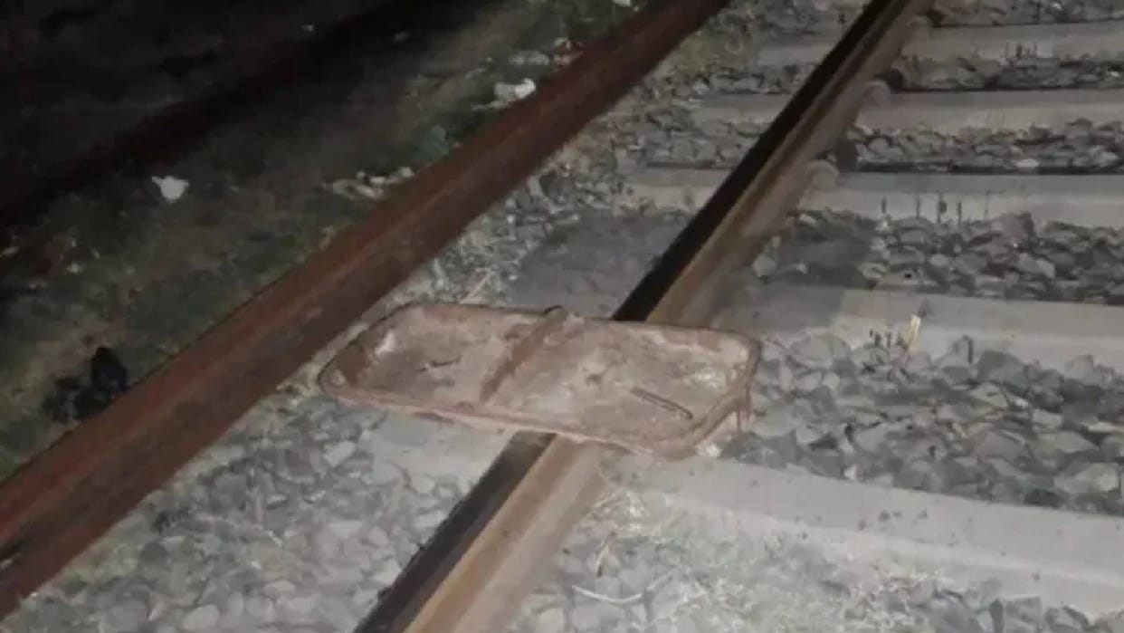 Bihar Train Conspiracy Major Sabotage Attempt Foiled After Varanasi Express Driver Spots Obstacles on Tracks