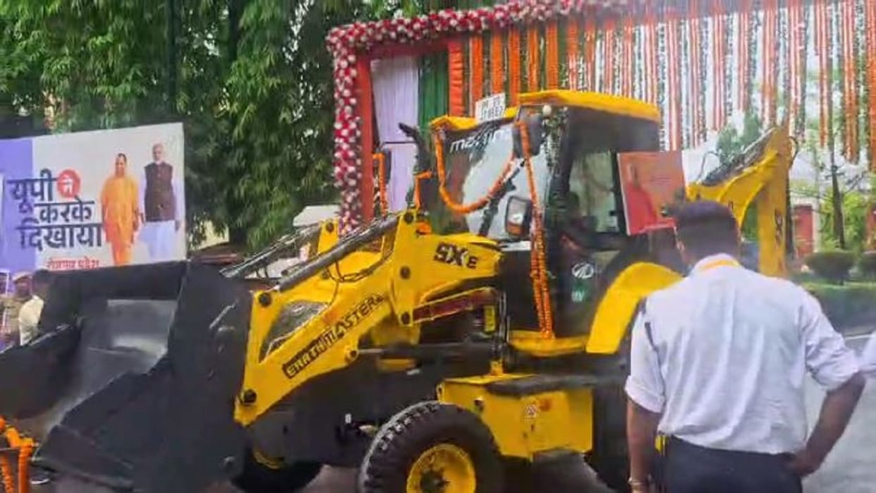 CM Yogi flags off bulldozers in Bareilly 51 vehicles received for garbage collection