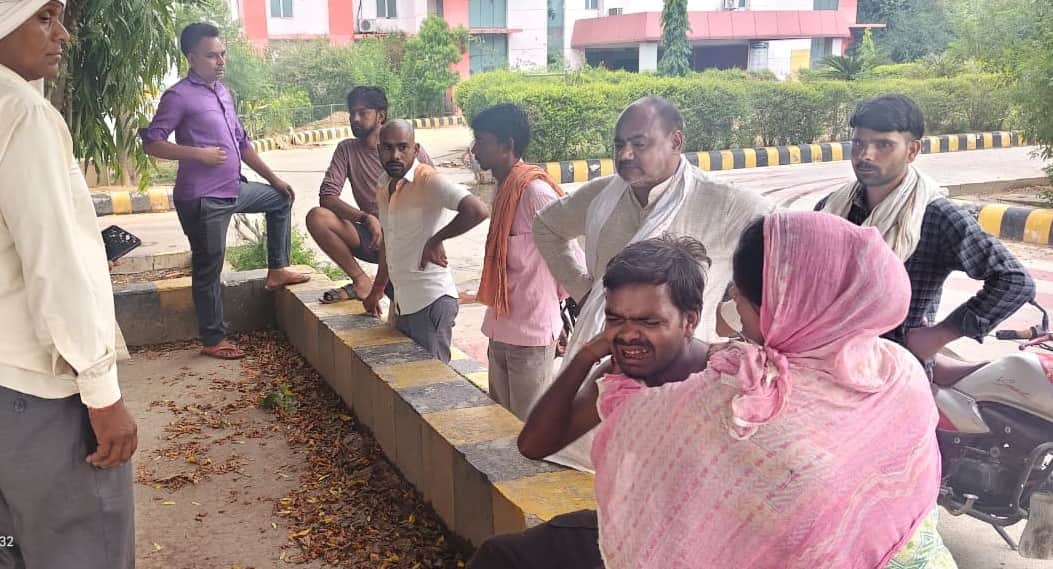 Kannauj Trader heading to Bewar dies after crashing into mango laden pickup truck body sent for post mortem