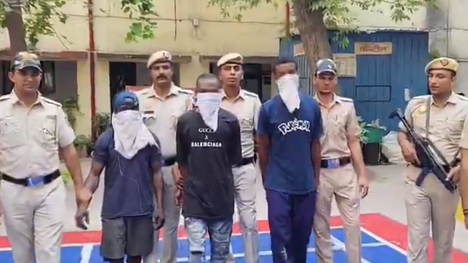 Drug smuggling network busted; police arrest three accused