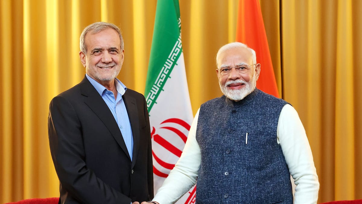 India-Iran: पीएम मोदी की ईरानी राष्ट्रपति पेजेशकियन से फोन पर बातचीत, पश्चिम एशिया में स्थायी शांति पर दिया बल