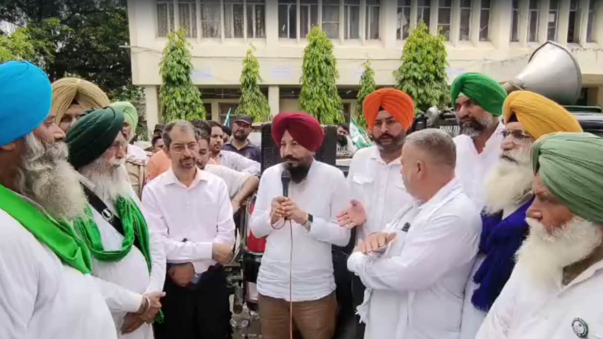Power crisis in Jalandhar Farmers protest warn of a major agitation