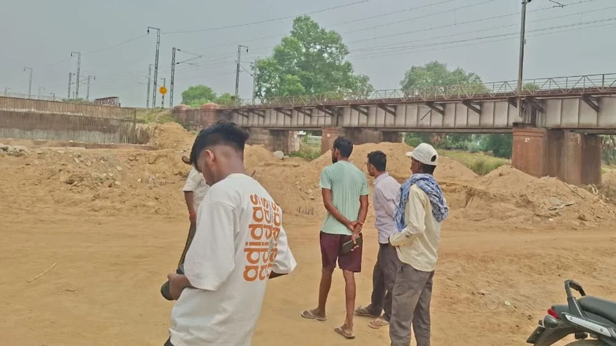 juvenile escapes paraiya police station found dead on railway track in gaya today bihar news