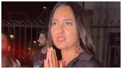 Sonakshi Sinha Get Irritated With Paps As She Steps Out With Zaheer Iqbal And Shatrughan Sinha See Viral video