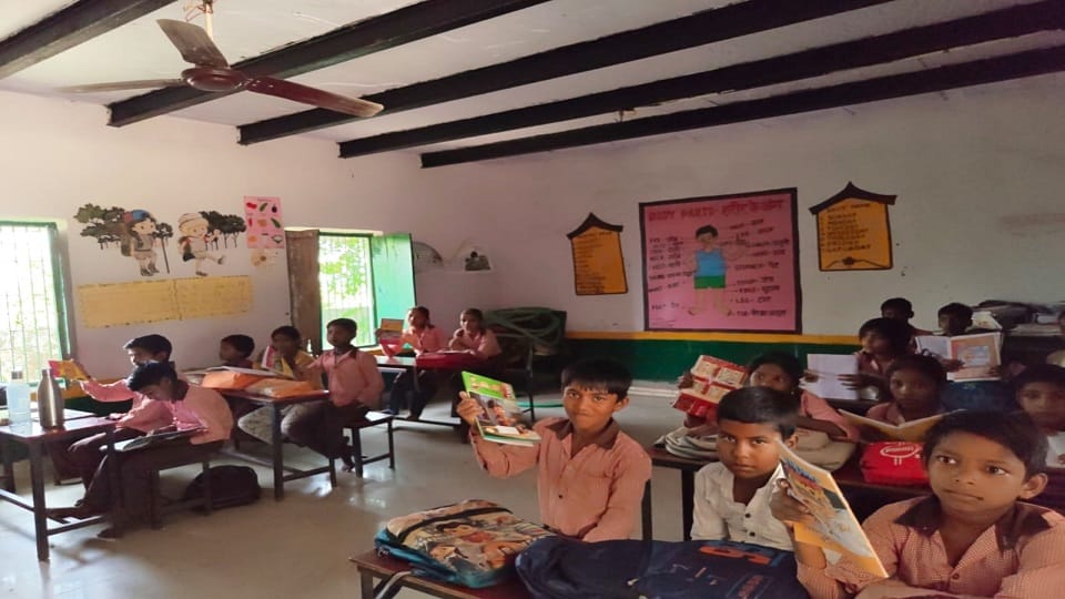 Students Suffer in Sweltering Heat as Power Cuts Disrupt Government Schools in Agra