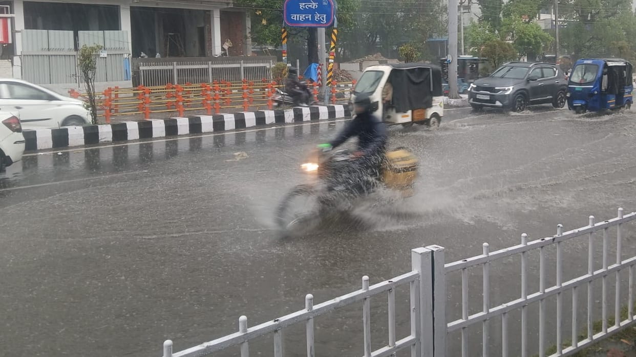 Heavy rain in Dehradun Monsoon Changing weather patterns and climate change Uttarakhand news in hindi