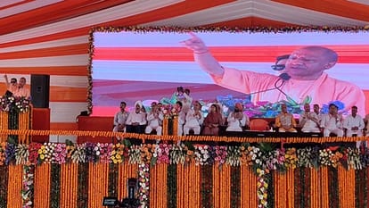 Yogi attacks SP: 'When the knife fell into the wrong hands, it was used for robbery and land grabbing