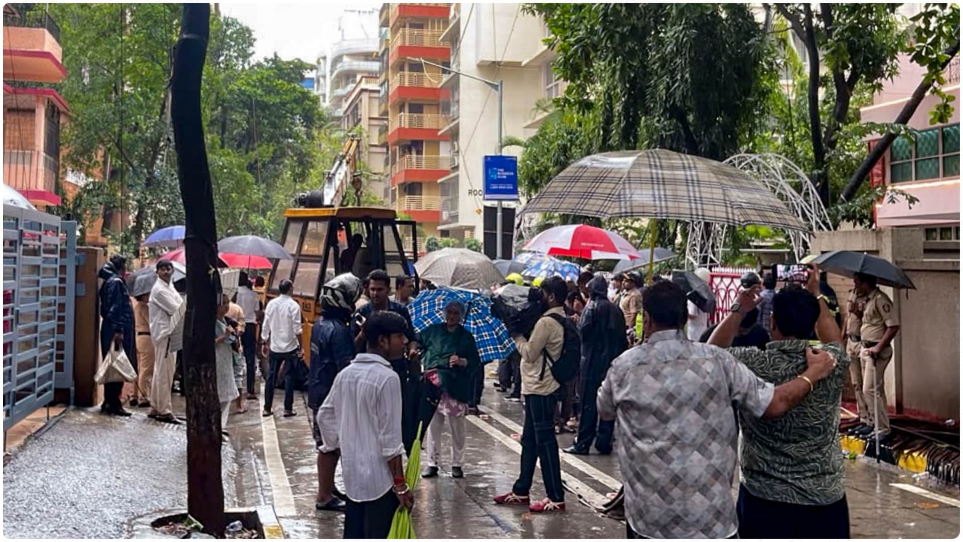 MH- student killed, many injured as peepal tree falls on school bus in Mumbai amid rains