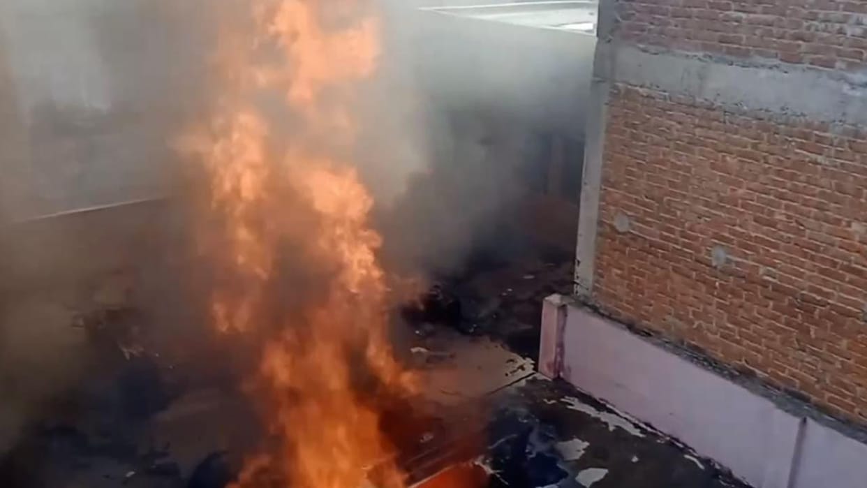 Jhansi: A massive fire broke out at Chaudhary Paint House in Subhashganj