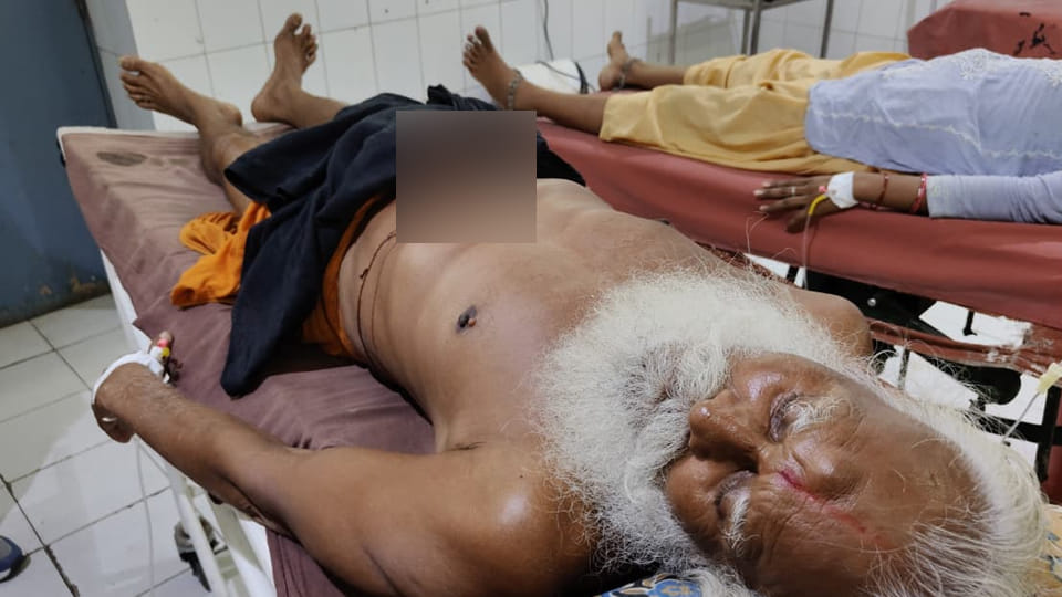 Hamirpur: Sadhu stabs himself in the abdomen amidst a family dispute; condition critical