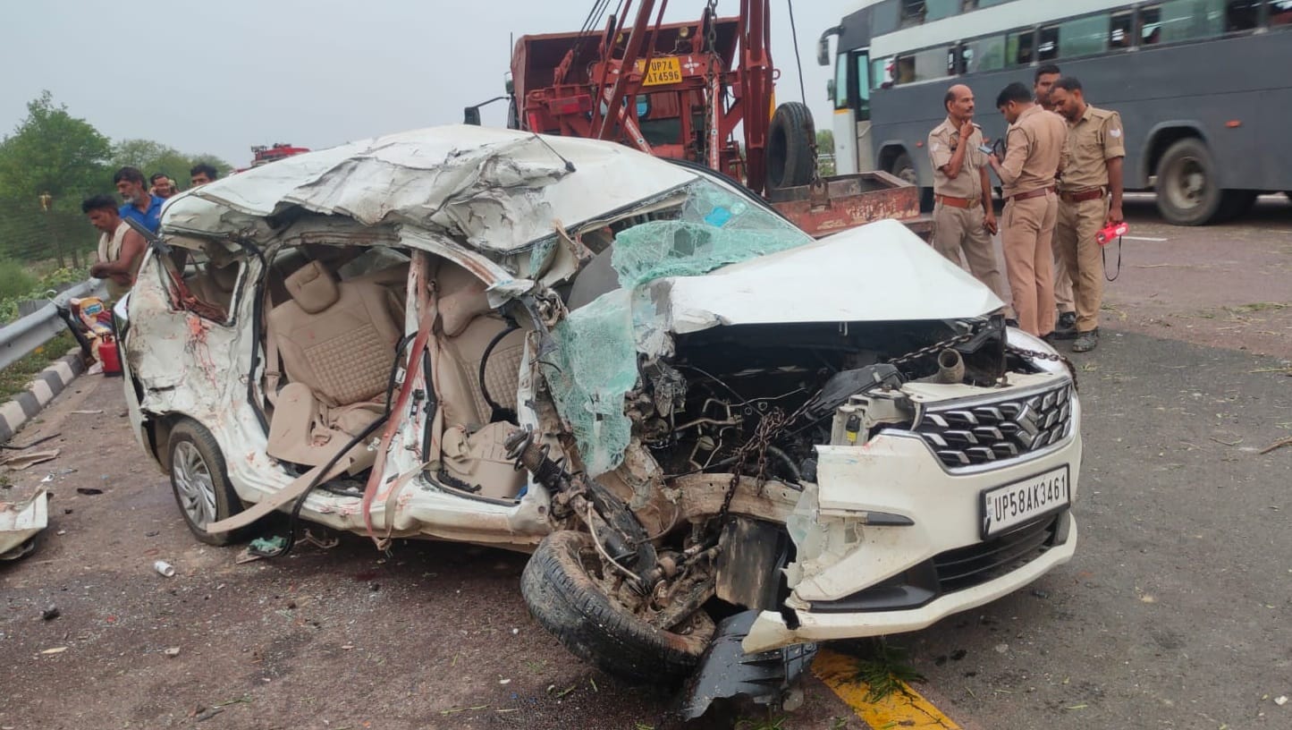 Unnao Accident Drunk driver speeds bus crashes into car after breaking through divider five dead