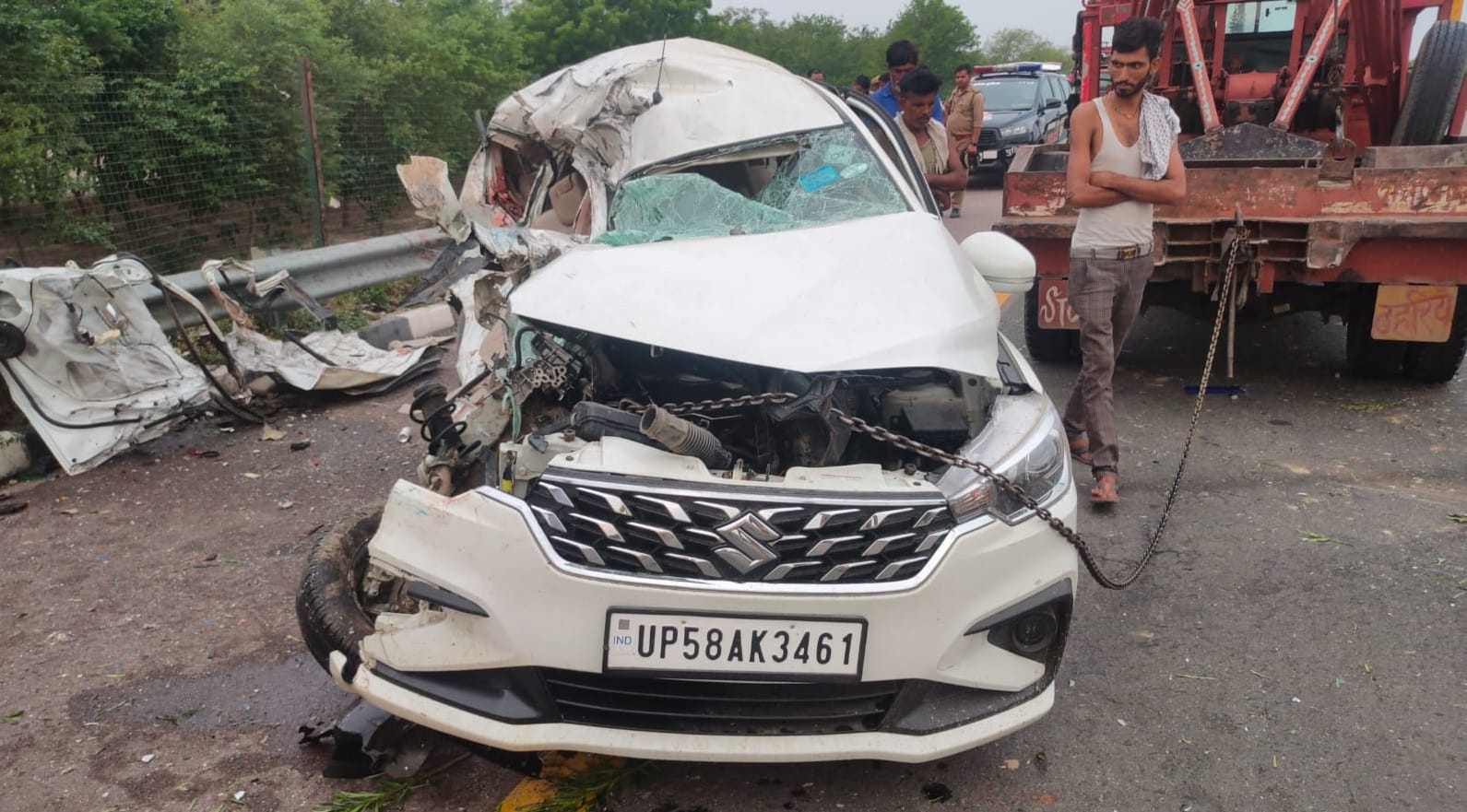 Unnao Expressway Accident Car mangled after collision with bus five dead and 17 injured three Refer