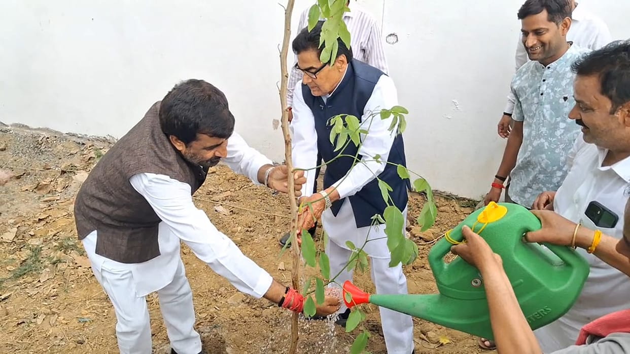 Etawah Prof Ramgopal Yadav alleges Ram Mandir Theft Case worth 20000 crore involving influential people