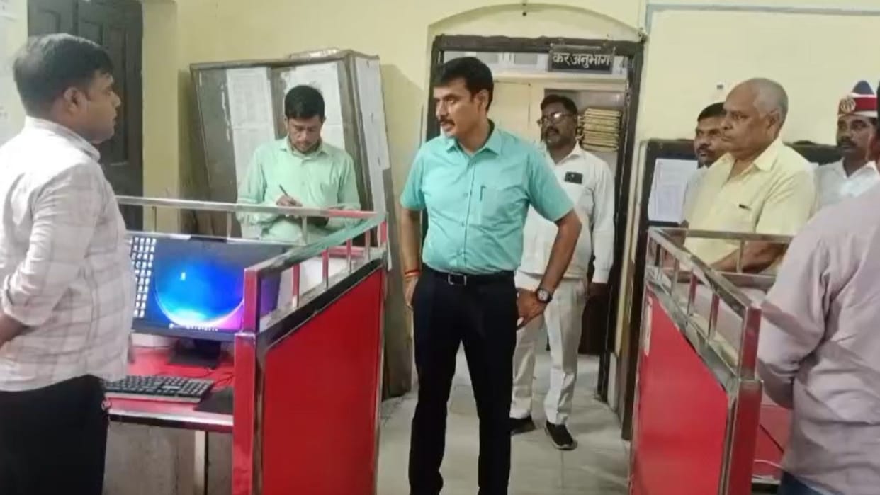 Orders issued deduct salaries of 14 absent employees reprimand over faulty biometric machines in ballia