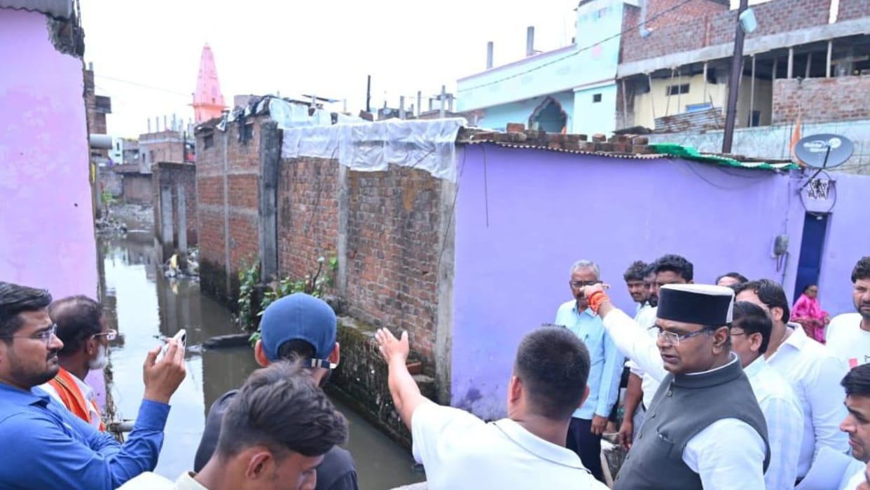 MP News: Minister Vishvas Sarang takes action over waterlogging; reprimands officials and the contractor.